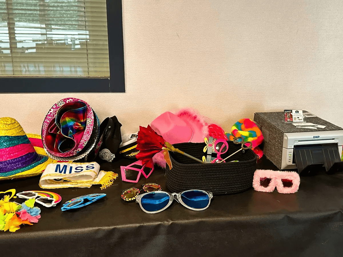 Accessoires chapeaux et lunettes pour la SelfyBox Pro