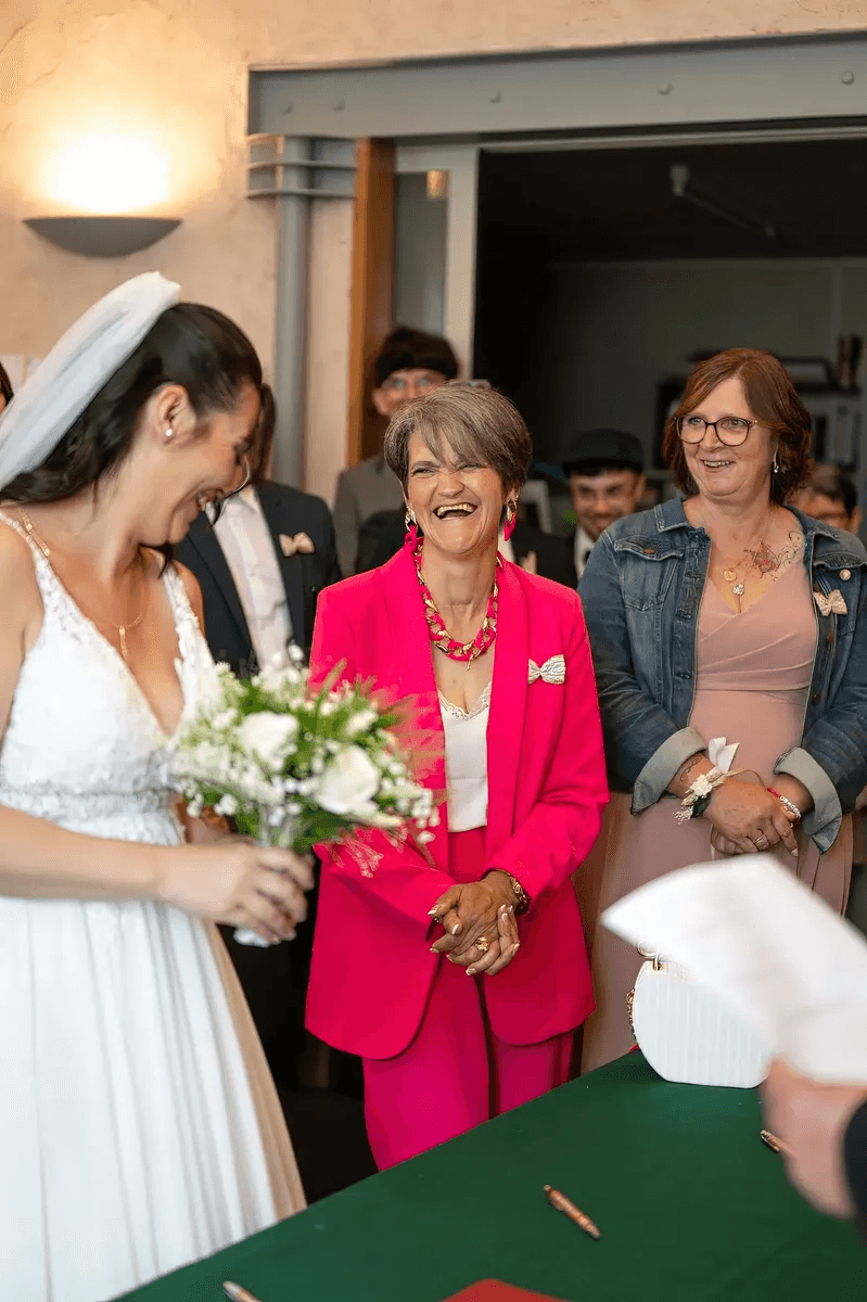 Joie partagée avec les invitées à la mairie