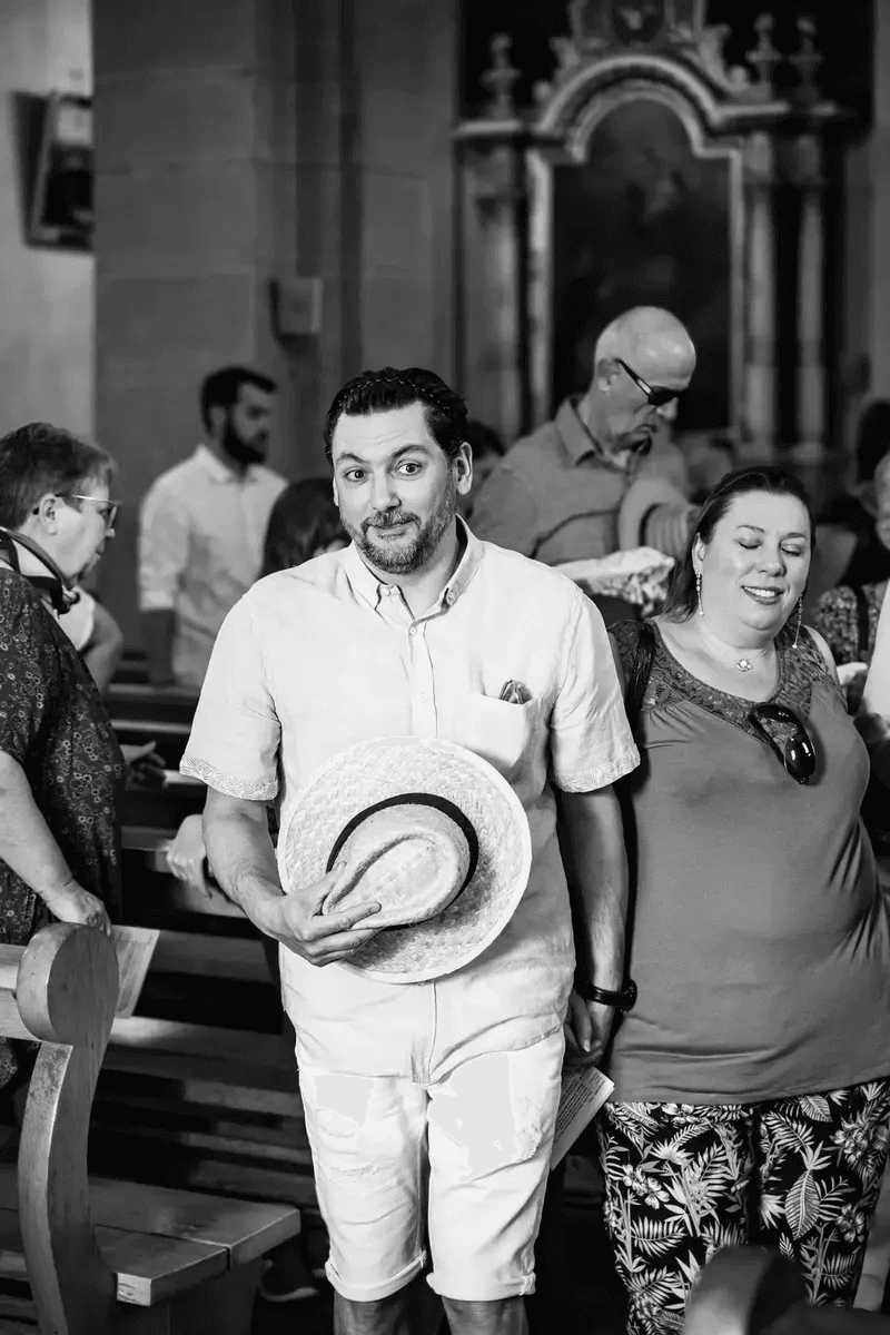 Invités dans l'église lors du baptême