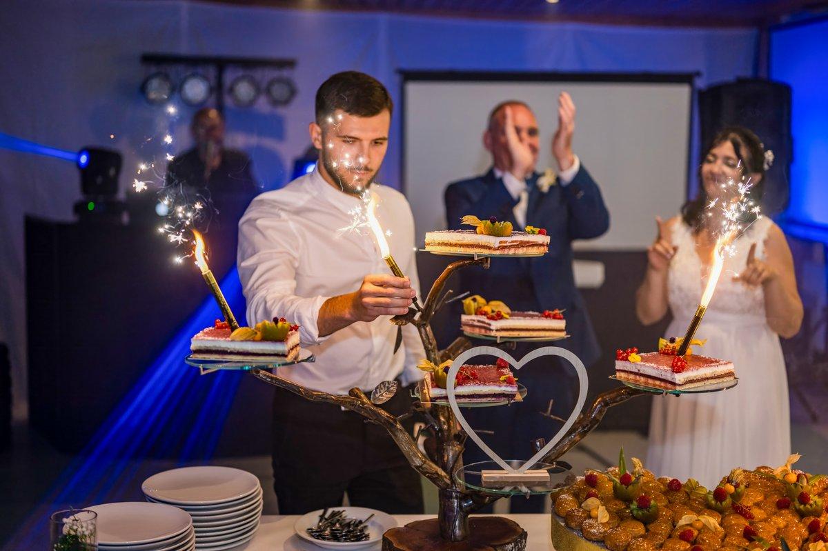 Pièce montée et feux de bengale