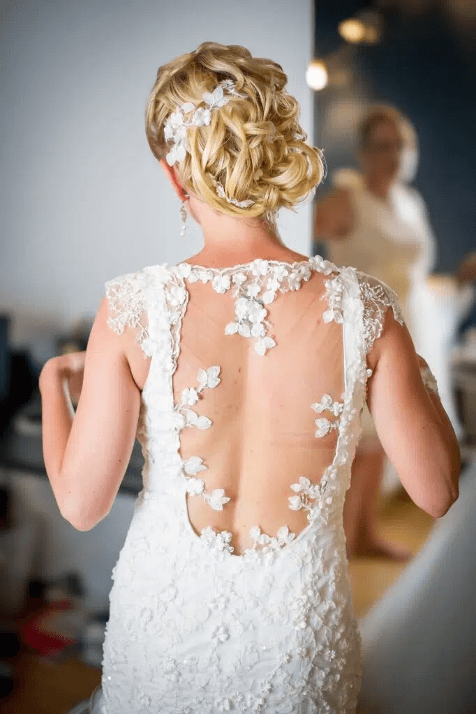 Robe de mariée avec détails en dentelle florale